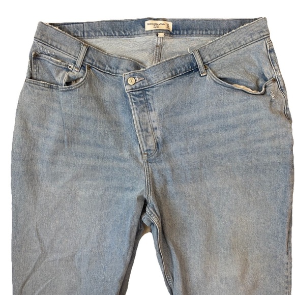 Abercrombie & Fitch The Dad High Rise Jeans Size 34 Lightwash Crossover Waist - Picture 3 of 7